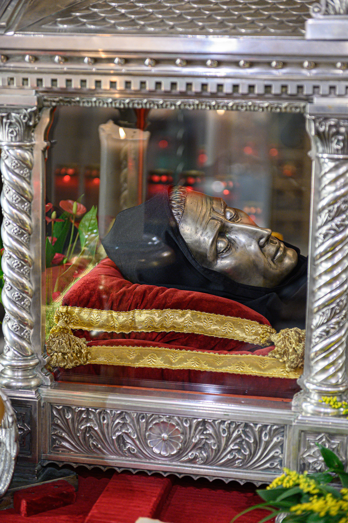 L'arca e la statua di San Nicola San Nicola da Tolentino